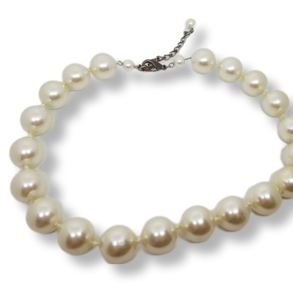 VINTAGE JUMBO FAUX PEARL CHOKER NECKLACE - Picture 3 of 4
